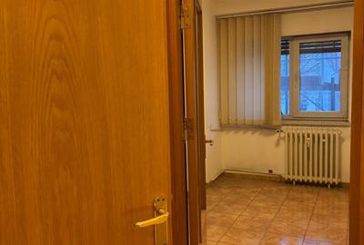 Apartament cu 3 camere semidecomandat în Decebal - 5