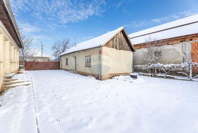 Proprietate cu două case și teren generos, cu toate utilitatile - 5