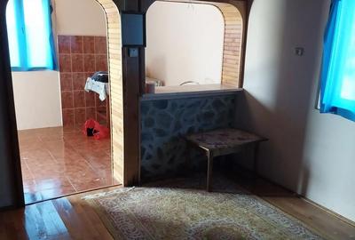 Casă cu 5 camere cu Teren 1500 Mp în Apateu - 3