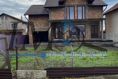 Casă cu 4 camere cu Teren 289 Mp în Central