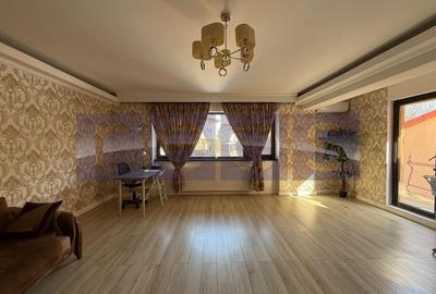 Apartament cu 3 camere, mobilat în Băneasa