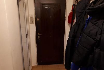 Apartament cu 3 camere semidecomandat în Pantelimon