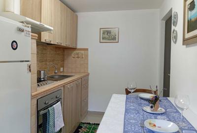 Casă cu 3 camere decomandat în Ferentari