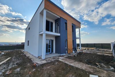 Duplex cu 3 camere cu Canalizare în Miroslava - 2