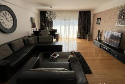 Apartament cu 3 camere decomandat în Republicii