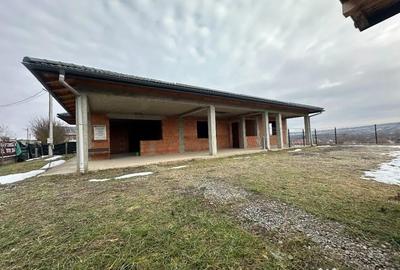Casă cu 4 camere cu Teren 1800 Mp în Central - 4