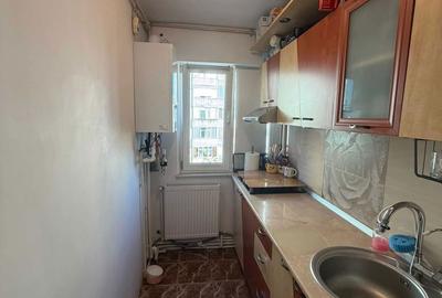 Apartament cu 2 camere semidecomandat în Km 4 - 7