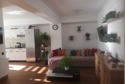Apartament cu 3 camere semidecomandat în Florești - 1