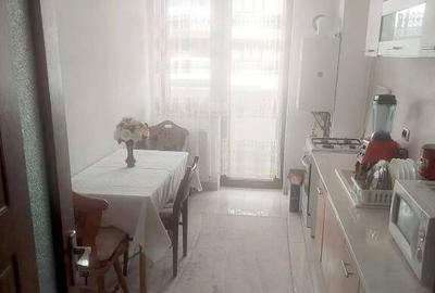 Apartament cu 2 camere, decomandat - zona Tractorul - 3