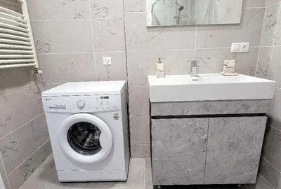 Garsonieră decomandată în Titan