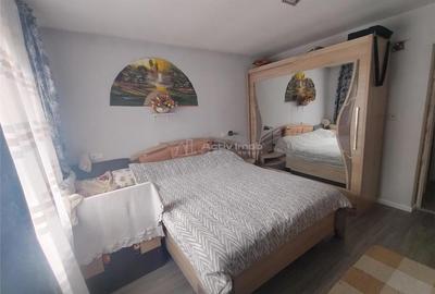 Casă cu 4 camere cu Teren 900 Mp în Petroșnița - 2