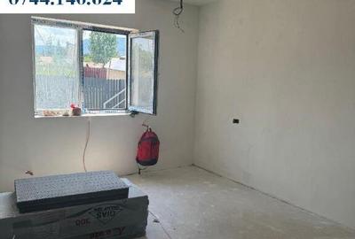 Ap 3 camere, parter (la vila). Pre? redus de la 85.000 Eur la 80.000 E - 2