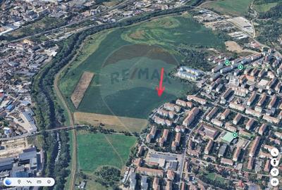 Teren de 4100 mp, în Est - 3