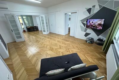 Apartament cu 4 camere decomandat în Central