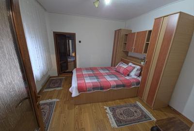 Casă individuală cu 4 camere cu Canalizare în Trocadero - 6