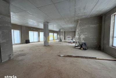 Spațiu comercial, de 1,600 mp, în Semicentral - 3
