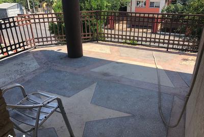 Casă cu 7 camere cu Piscina în Apărătorii Patriei - 2