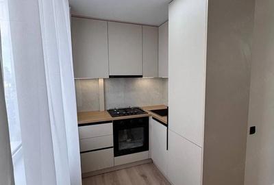 Garsonieră decomandată în Titan