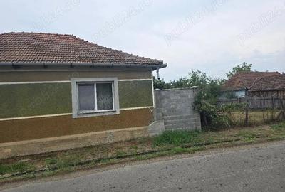 Vand casa loc SUMUGIU, sc 200 mp , parte casa noua la rosu , teren 2670 mp, la sosea, front mare - 17