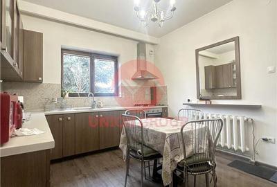 Casă cu 4 camere cu Canalizare în Poiana - 9