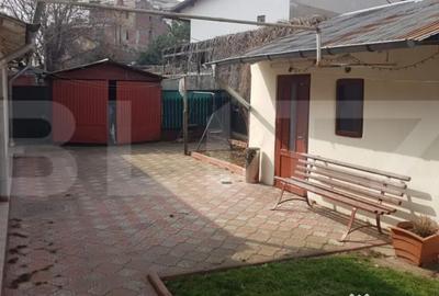 Casă cu 11 camere cu Teren 720 Mp în Democrației - 2