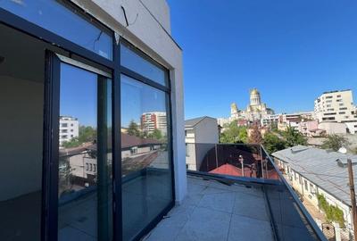 Apartament cu 3 camere semidecomandat în 13 Septembrie