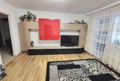 Apartament cu 3 camere decomandat în Dacia - 2