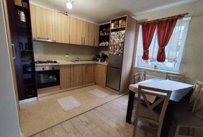 Apartament cu 2 camere decomandat în Tractorul - 4