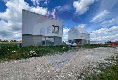 Casa / Vila cu 4 camere de vanzare - 3