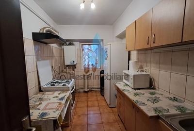 Apartament cu patru camere,doua bai,zona Dacia. - 3