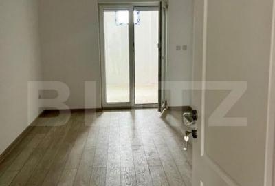 Apartament renovat , 3 camere , in asocia?ie , zona semice - 3