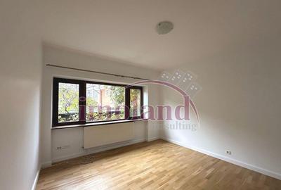 Apartament cu 3 camere semidecomandat în Primăverii