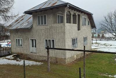 Casă cu 6 camere în Mădei