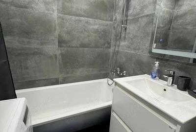 Garsonieră decomandată în Titan