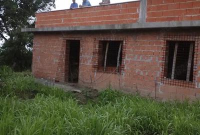 Casă cu Teren 1000 Mp în Faraoanele - 1