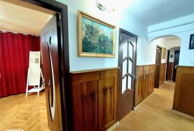 Apartament cu 4 camere decomandat în Crâng - 3