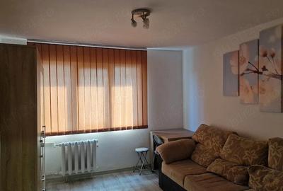 Garsonieră decomandată în UTA - 3