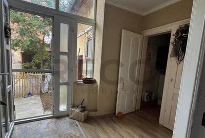 Casă cu 3 camere cu Teren 400 Mp în Central