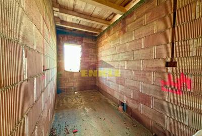 Casă individuală cu 4 camere cu Canalizare în Curtești - 3