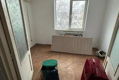 De vanzare apartament cu 3 camere, zona Ion Creanga 38.900e - 1