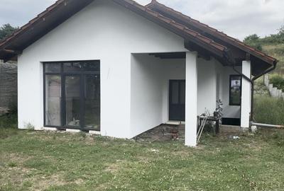 Casă cu 4 camere cu Teren 500 Mp în Cetate - 1