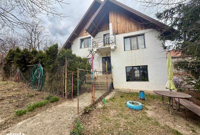 Casă cu 4 camere cu Teren 1481 Mp în Central