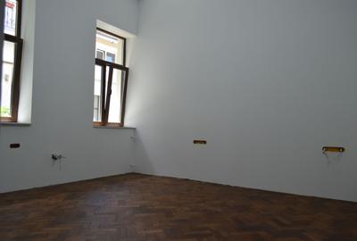 Apartament cu 4 camere circular în Central - 7