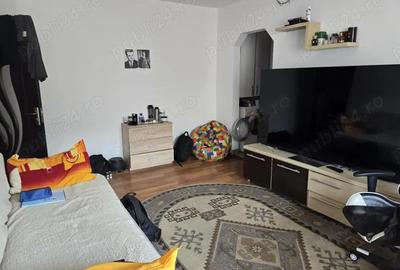 Apartament cu 2 camere semidecomandat în Tractorul