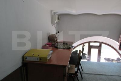 Spatiu comercial, 40 mp, vitrina la strada, zona centrala - 2