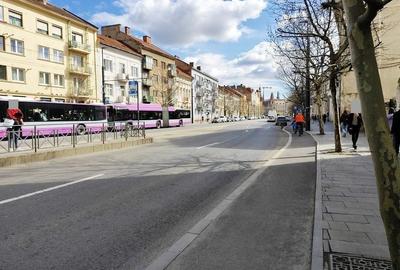 Apartament cu 2 camere semidecomandat, mobilat în Central