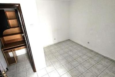 Spațiu comercial, de 50 mp, în Central - 4