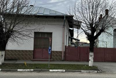 Casă cu 4 camere cu Teren 500 Mp în Central
