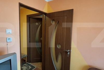 Apartament 2 camere , cu 2 balcoane si pivnita , zona Micro 17 - 12