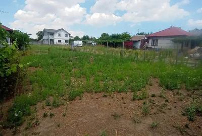 Teren de 300 mp, în Lazu